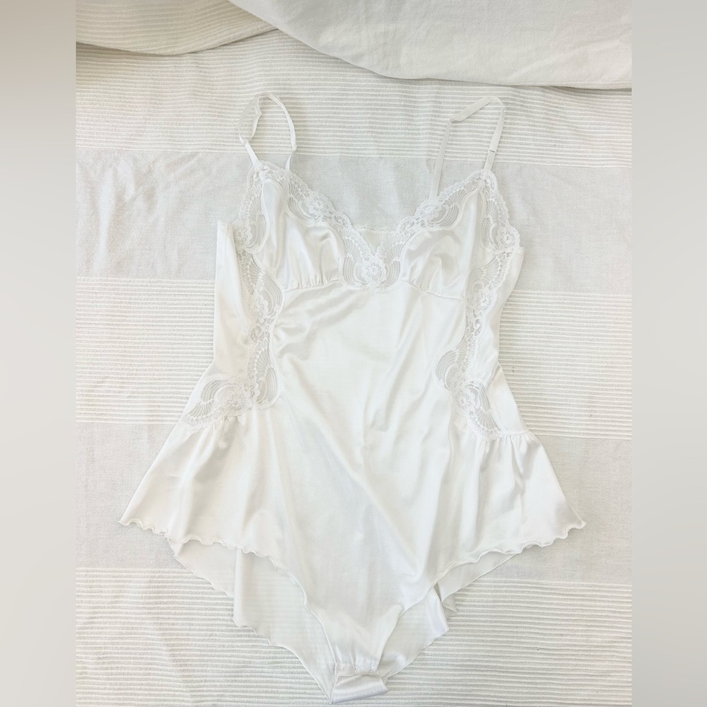 Vintage Van Raalte White Lace Trimmed Teddy Bodysuit Romper - Picture 2 of 10